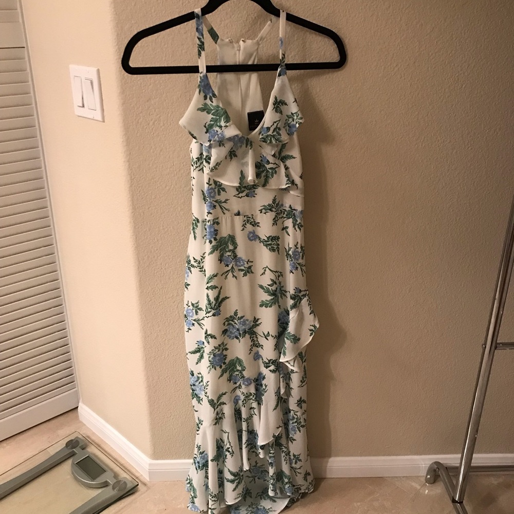 Beautiful white floral dress - Picture 3 of 4